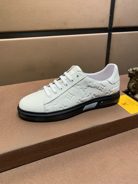 men LV shoes-048